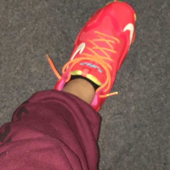 Nike - Picture 4 of 8